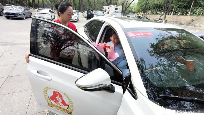 敬白衣天使凝聚社会温情凯发k8沈阳爱心企业致